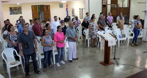 Trabajadores del CCRD-C durante el devocional