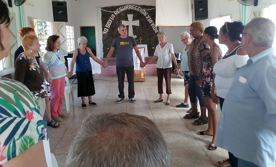 Momento de presentación de los participantes en la comunidad Carlos Rojas