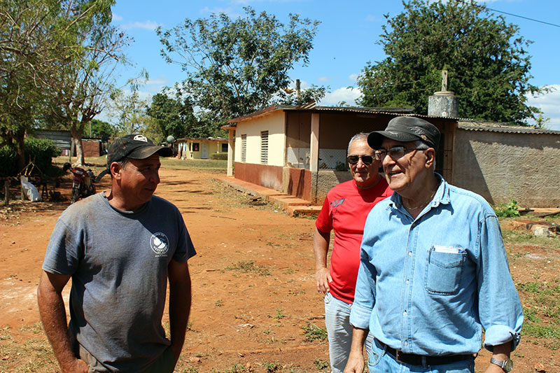 El Coordinador General, Lic. Pedro González Delgado visita a beneficiados por el Programa Emergencias Comunitarias