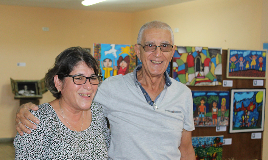 La socióloga Dra. Mayra Espina junto al reverendo Raimundo García Franco