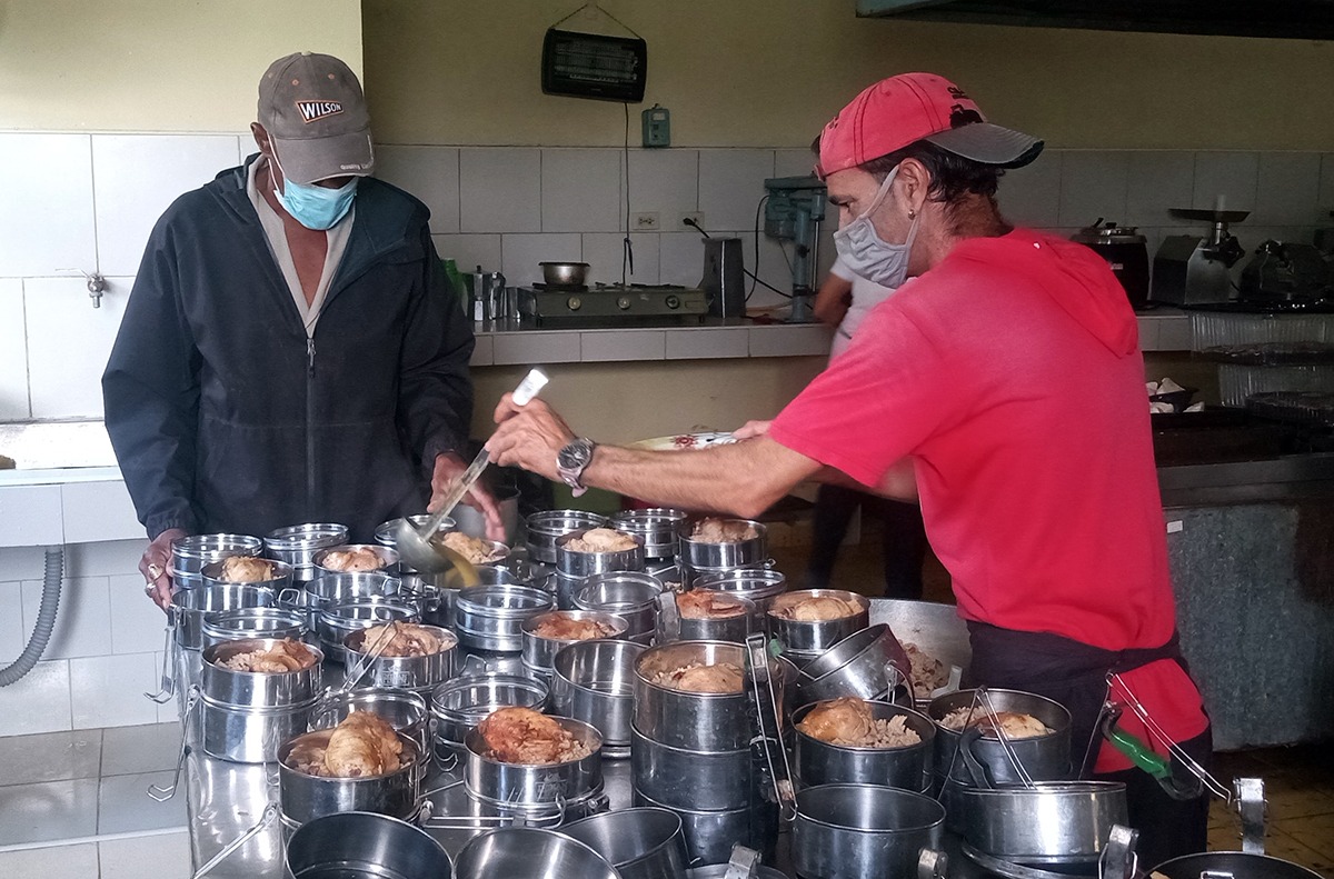 Todos los días se preparan en la cocina del CCRD-Cuba los alimentos destinados a los beneficiarios de la Pastoral