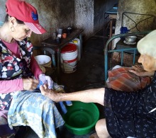 Brindamos servicios como podología, afeitado y pelado, que contribuyen a la higiene personal