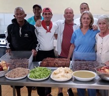 En las fechas de Navidad y Año nuevo se preparó una cena especial para nuestros beneficiarios