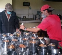 Todos los días se preparan en la cocina del CCRD-Cuba los alimentos destinados a los beneficiarios de la Pastoral