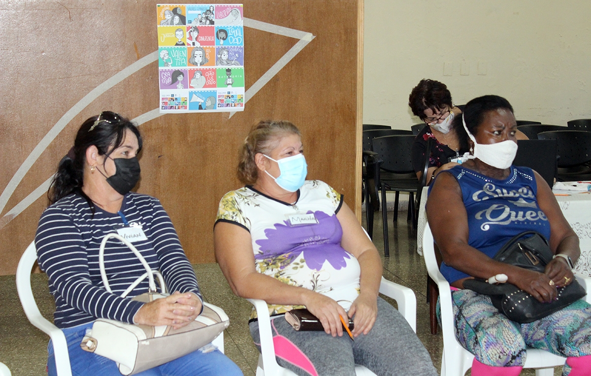 Marileyli Rubí (al centro) participó del taller de empoderamiento femenino