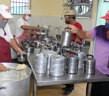 Las mañanas del CCRD-C inician con la elaboración de alimentos para mejorar la calidad de vida de ancianos y personas con necesidades especiales