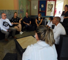 Juan Arnaldo Pérez, especialista del CCRD-Cuba (izqda.) habla sobre el trabajo de la institución cristiana