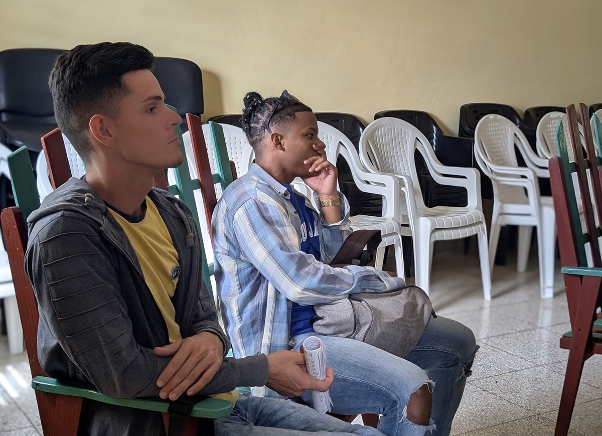 Estudiantes de la carrera de Agronomía, estuvieron presentes en el evento
