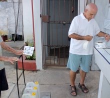 La educación contribuye a promover los beneficios del consumo de agua purificada