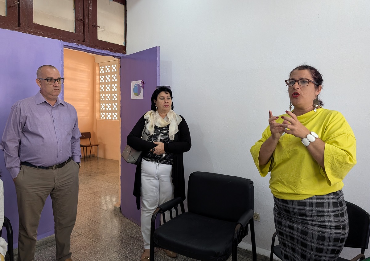 La psicóloga Yanelis Velazco Fajardo explica los objetivos de la Puerta violeta