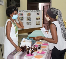 Exposición sobre las propiedades de productos de cosmetología obtenidos a base de plantas naturales