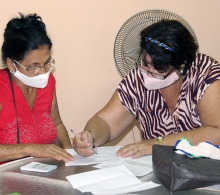 Mabel Miranda (derecha) explica las peculiaridades sobre el Régimen simplificado