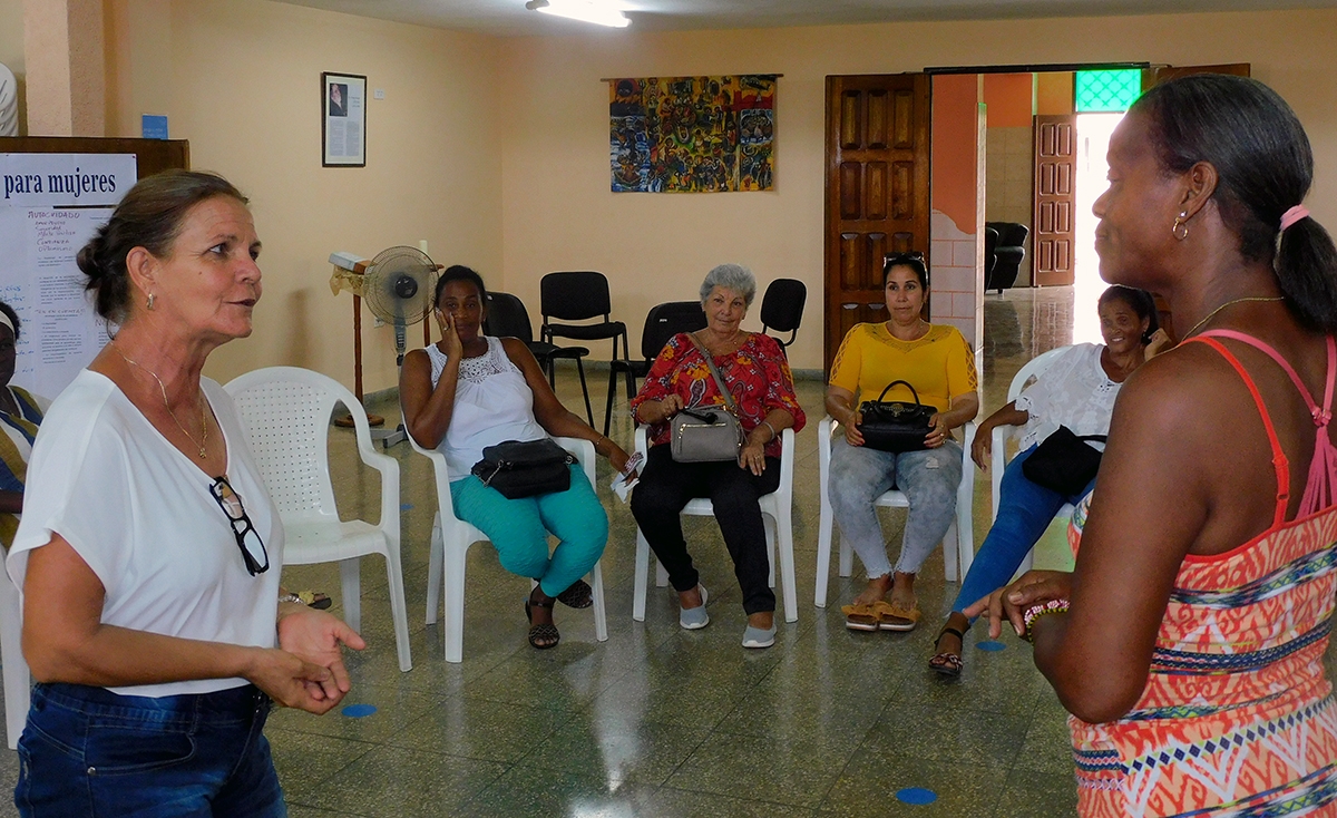 Durante las escenificaciones se buscaba que las participantes hallaran alternativas para la resolución de posibles conflictos surgidos en sus relaciones
