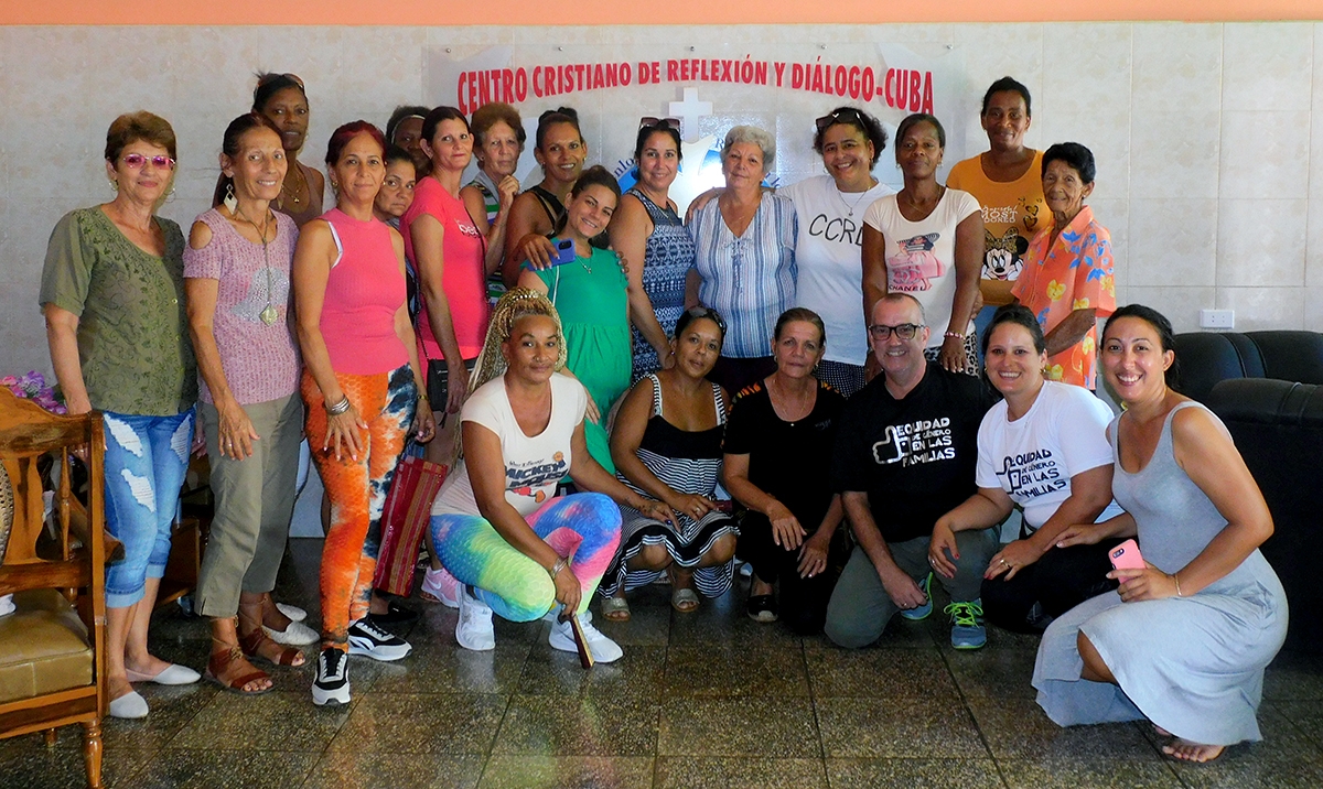 Parte de los asistentes al taller