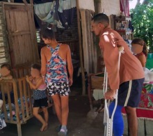 Ayuda humanitaria a familia numerosa y padre con discapacidad motora