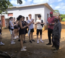 Los adolescentes conversaron con los trabajadores de la Finca El Retiro
