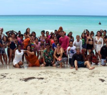 Luego de sanear la arena y ejercitar con bailoterapia, disfrute de la playa de Varadero