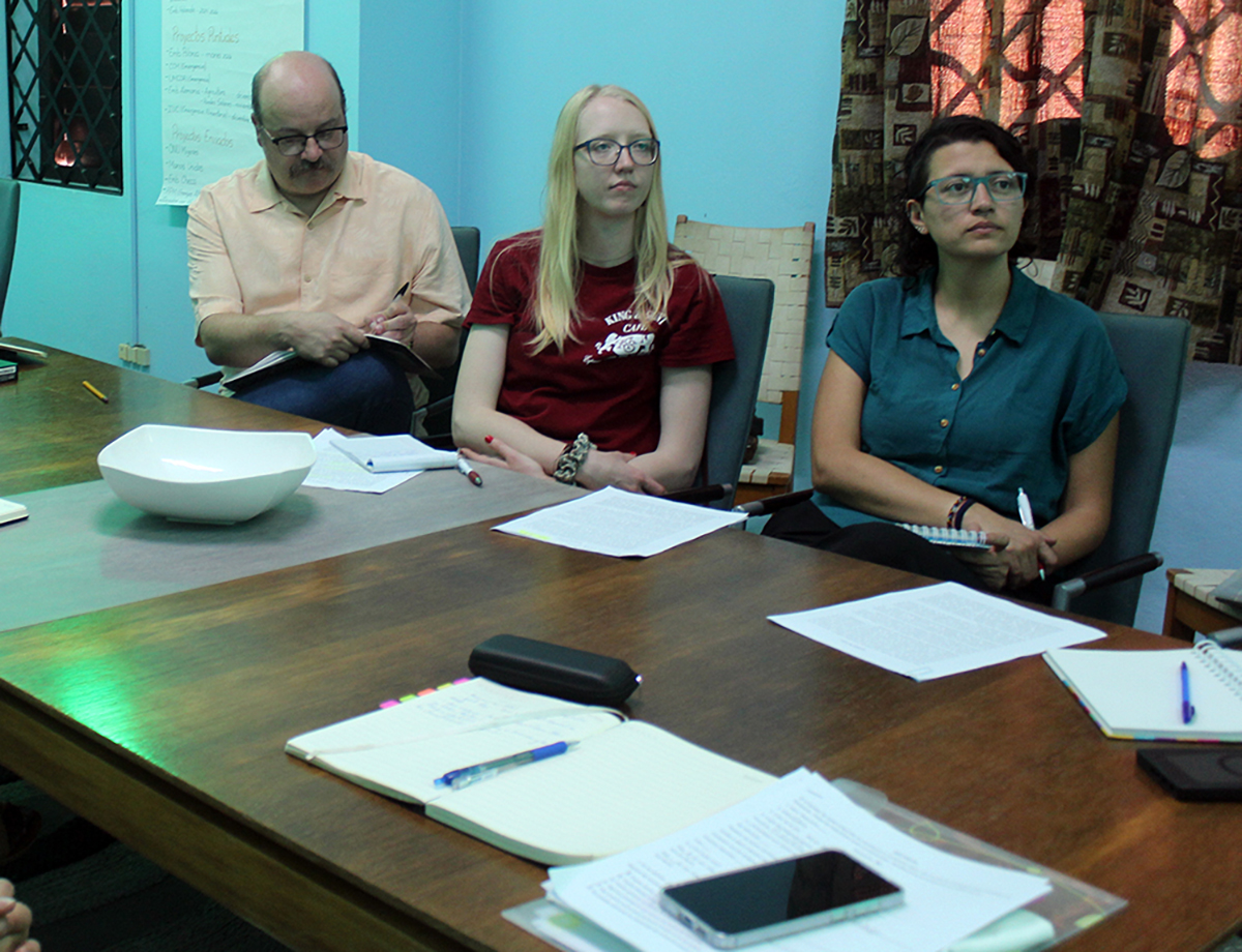 Jacob P. Lesniewki, Rebekah M. York y Sara H. Melgarejo Beltrán, representantes del CCM.