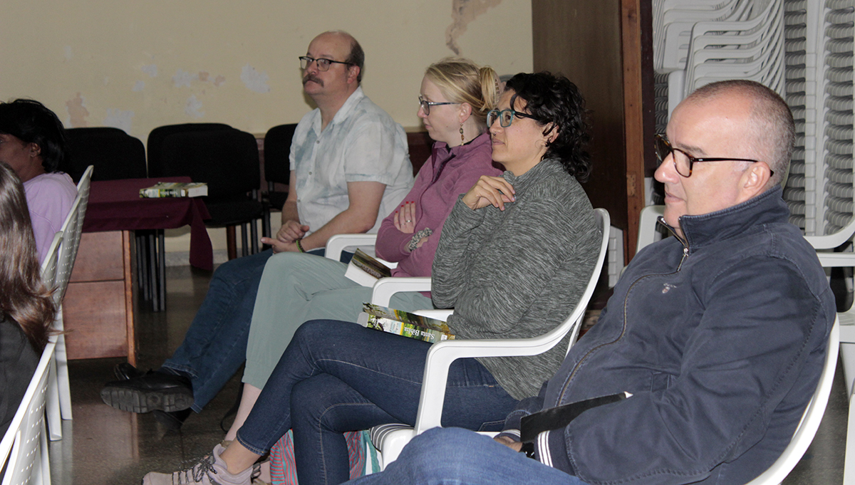 Los visitantes pudieron compartir un momento especial junto a los trabajadores en nuestro Culto Fe y esperanza viva