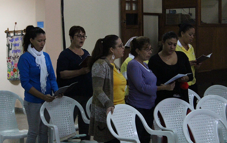 Trabajadores del CCRD-C durante el Devocional