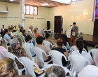 La Directora ejecutiva del CCRD-C, Rita María García Morris (de pie) participa en la celebración por el Adviento