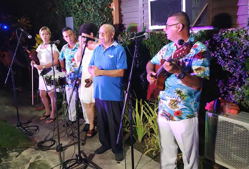 Diego Valdés, Coordinador del CID, junto al quinteto Armonía