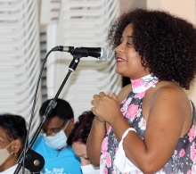 Sarahí García, de la Iglesia Presbiteriana-Reformada Juan G. Hall, preguntó sobre las acciones en favor de la regularización de este proyecto