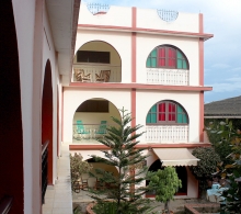 Patio interior de CCRD-C, donde radica el Centro de aislamiento para pacientes pediátricos