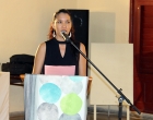 Janette García Cobas, Coordinadora de Proyecto del CCRD-C, presentando a Frank Delgado