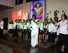 Coro de la II Iglesia Bautista de Cárdenas, junto al dúo Bianka y Giancarlo
