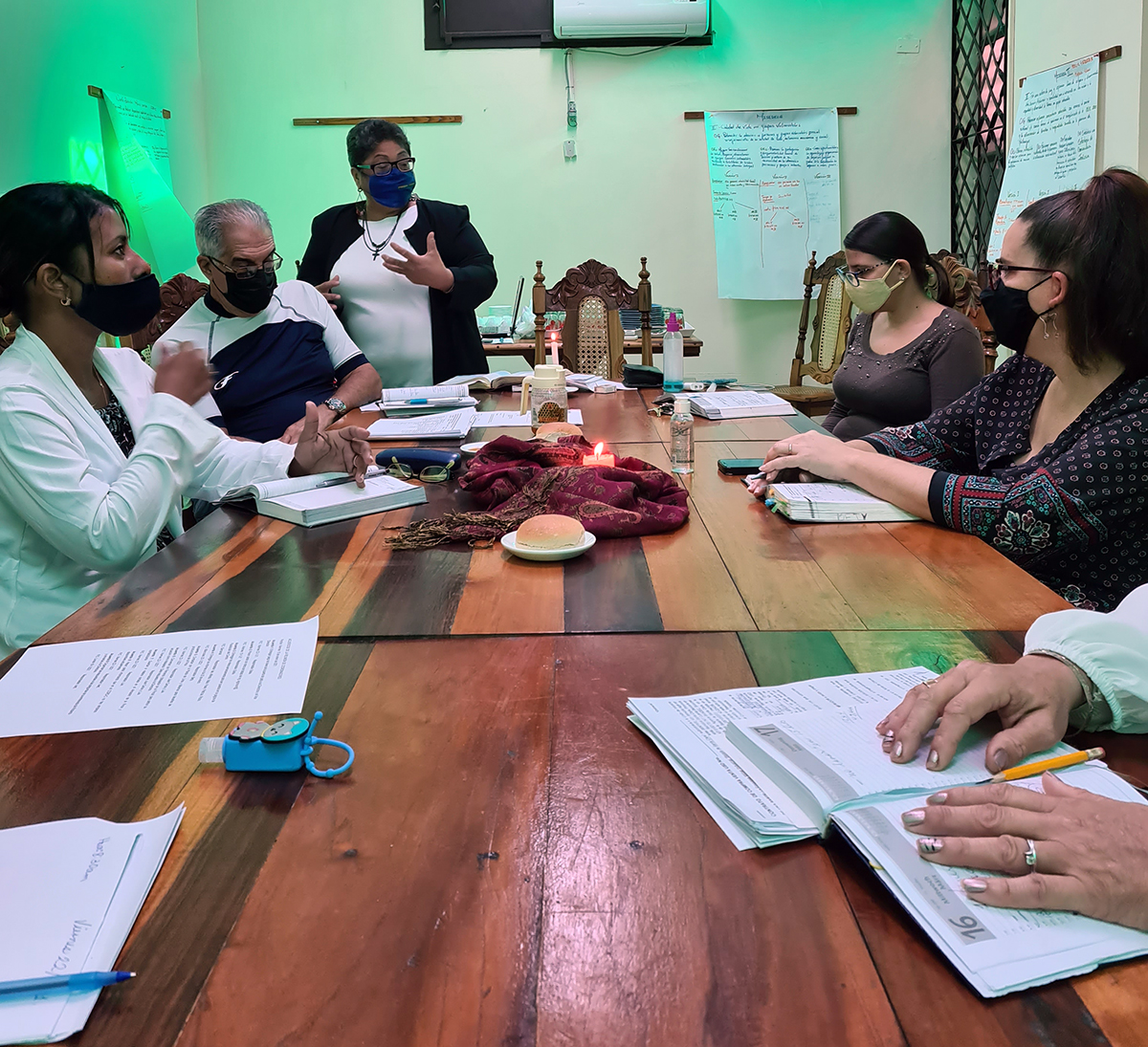 Algunos de los coordinadores de Programas y Departamentos del CCRD-C, durante la reunión