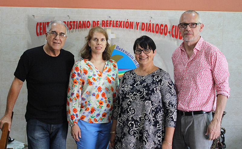 De-izquierda-a-derecha-Pedro-González-coordinador-general-del-CCRD-C-Alexandra-Valkenburg-embajadora-de-Holanda-Rita-M.-Morris-directora-ejecutiva-del-CCRD-C-y-Koen-Suigeest-cineasta
