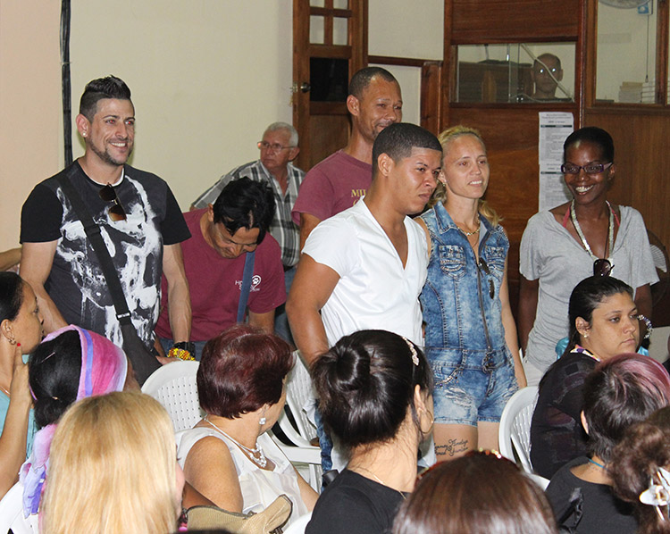 Integrantes-del-Proyecto-de-intervención-integración-y-transformación-sociocultural-matancero-AfroAtenas-asisten-a-la-proyección-del-audiovisual-Out-About-