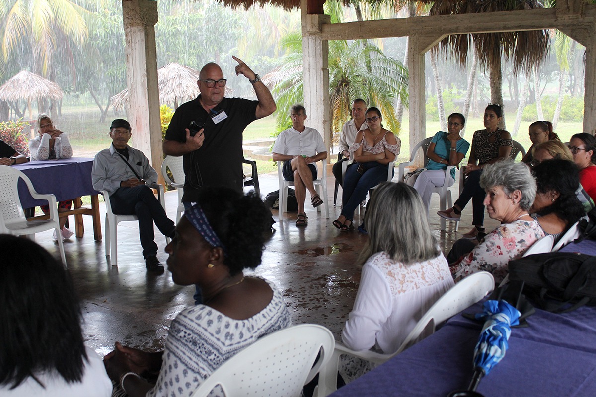 Dr.C Jesús Manuel Iglesias (Chucho), especialista del Programa Académico facilitó el intercambio entre las mujeres rurales