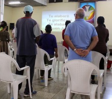 Entre todos(as) se cantan himnos inspiradores