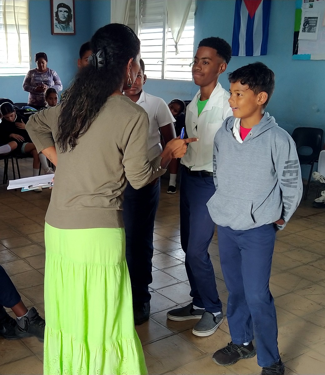 Hablar y escuchar a la otra persona para conocer sus motivos y para darle a conocer los nuestros es una mejor solución para resolver los conflictos