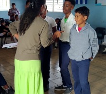 Hablar y escuchar a la otra persona para conocer sus motivos y para darle a conocer los nuestros es una mejor solución para resolver los conflictos