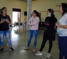 Cuidar a los demás es otra forma de autocuidado, pues fomentar la belleza y los cuidados a tu alrededor, suele provocar una generosidad que será devuelta