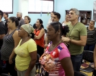 Trabajadores del CCRD-C durante el devocional