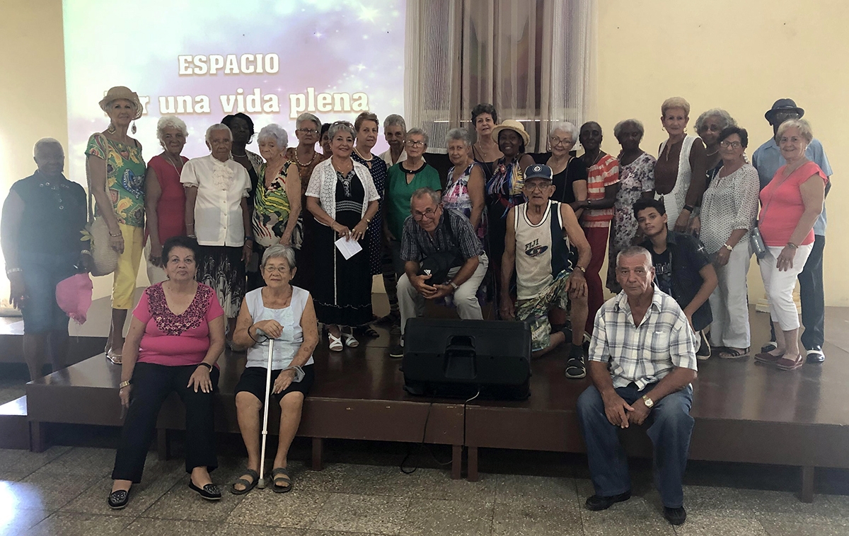 Asistentes al espacio Por una vida plena