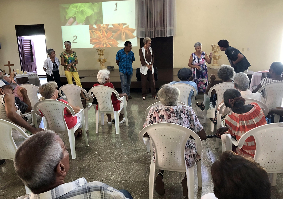 Para intercambiar sobre los usos de algunas plantas medicinales, se acudió a la interpretación de escenas costumbristas