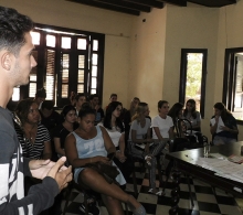 Joven cardenense expone sus ideas sobre los emprendedores de su barriada