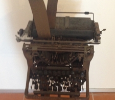 Instalación en homenaje a José Martí en la sala de la FAR