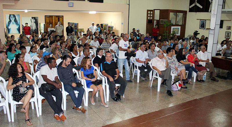 Público asistente al IV Salón Cultura de Paz