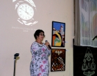 La Directora Ejecutiva del CCRD-C, Rita M. García Morris, pronuncia las palabras de despedida del Salón