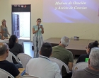 Dianelys Gómez Torres, coordinadora del Departamento de Publicaciones, comparte con el auditorio su poema