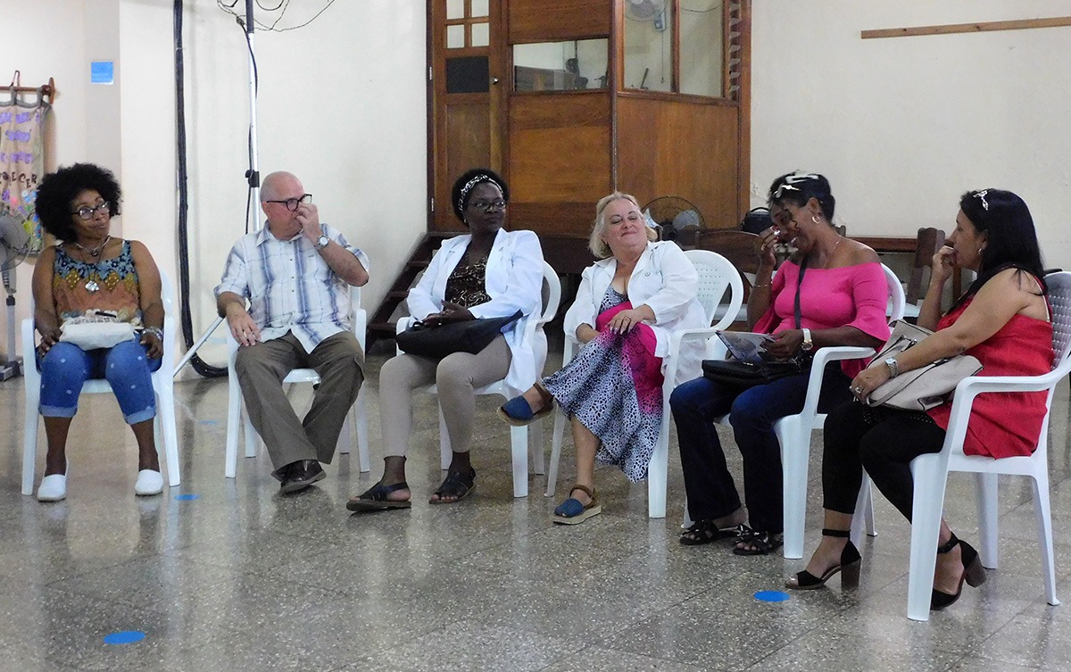 Colaboradores de salud intercambian experiencias del trabajo comunitario con personas trans