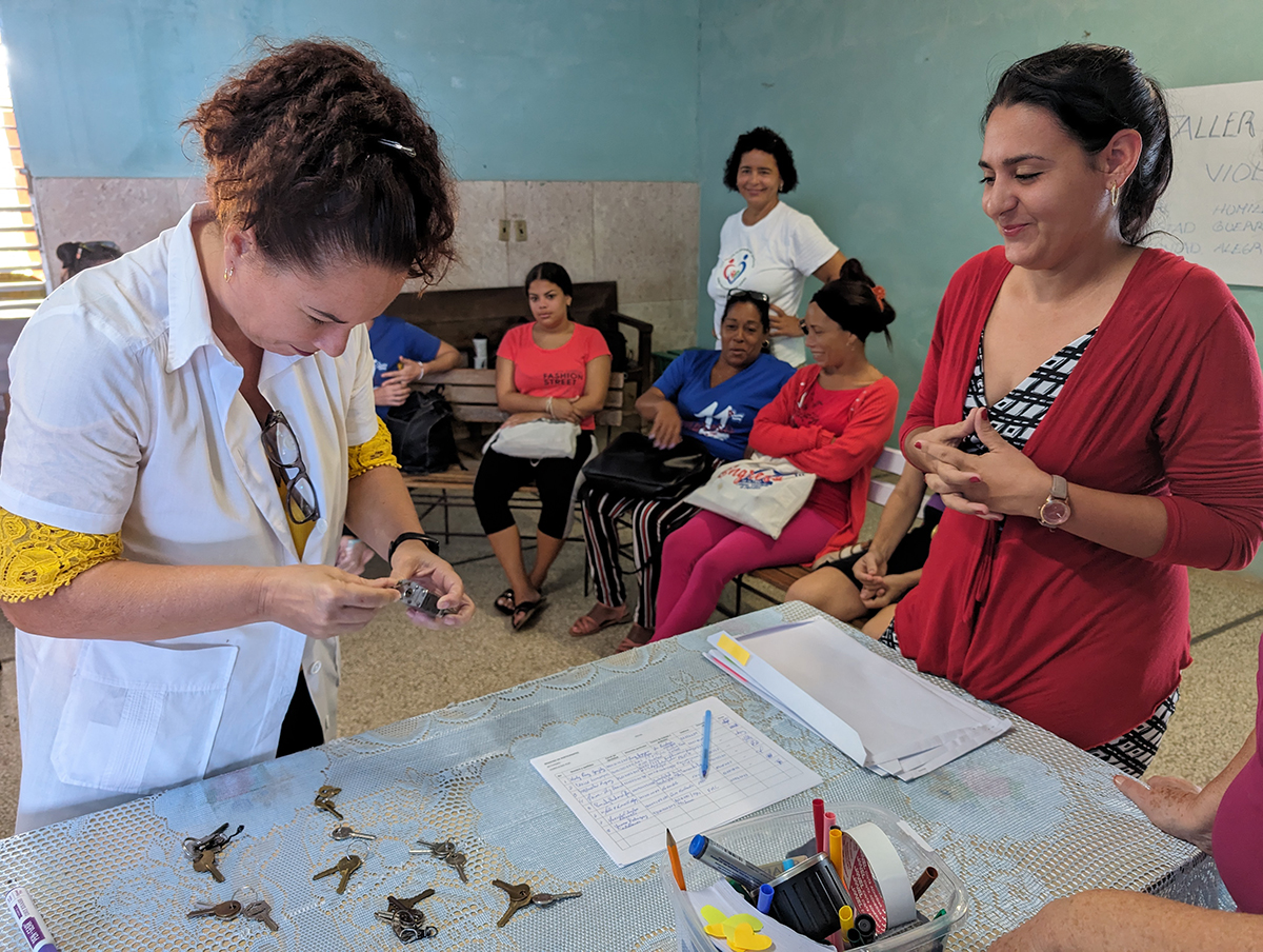 Dinámica participativa sobre la importancia de no normalizar estereotipos y no revictimizar