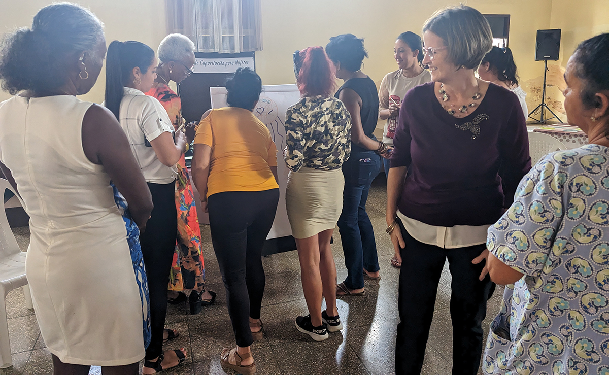 Taller sobre estrategias de intervención para el empoderamiento y protección a las mujeres víctimas de violencia (en Cárdenas)
