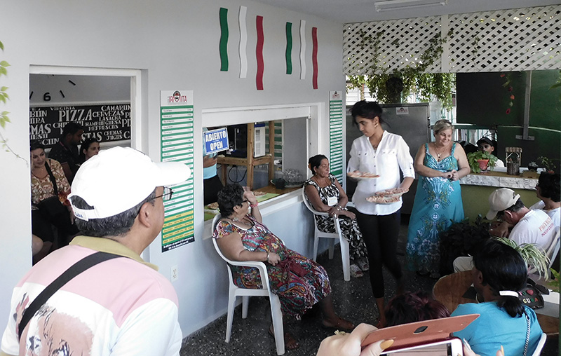 Participantes al Evento disfrutaron la degustación de los productos que se ofertan en La casa de Irmita